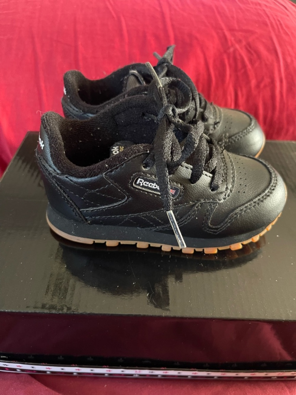 Reebok toddler Black Leather Sneakers with Gum Outsole - Picture 2 of 6